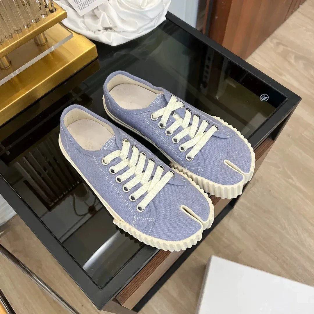 MM6 Maison Margiela Sneakers Tabi Split-Toe Canvas — 03