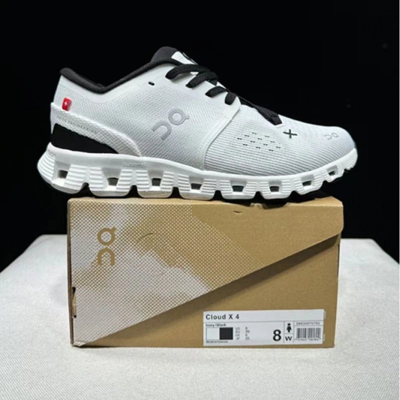On Sneakers Cloud X 4 low-top running — Ivory/Black