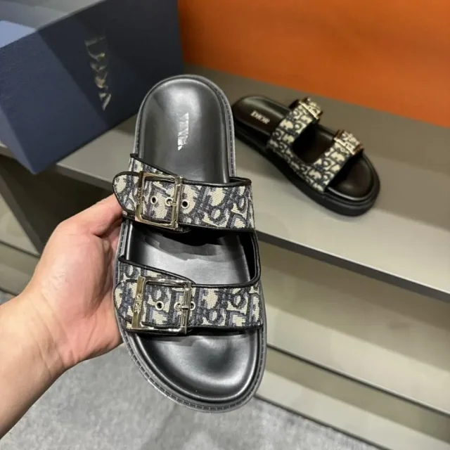 Dior Slippers Oblique Logo Slide product detail image 1
