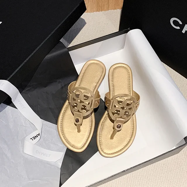 Tory Burch Sandals Double-T Logo Thong Flat product detail image 2
