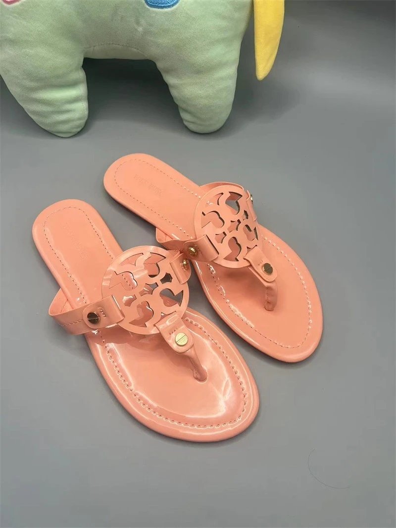Tory Burch Sandals Double-T Logo Thong Flat — New edition coral pink patent leather