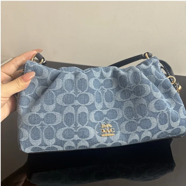 Coach Signature C canvas drawstring bag product detail image 7