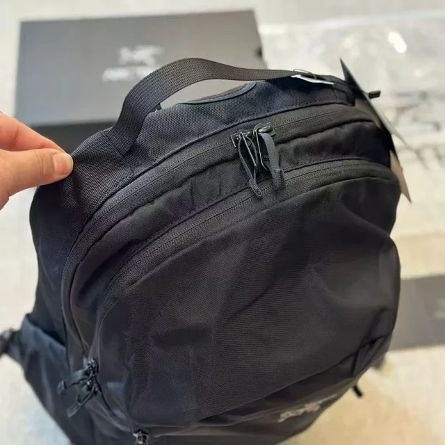 Arc'teryx Backpacks 26L Zip-Front Backpack product detail image 8