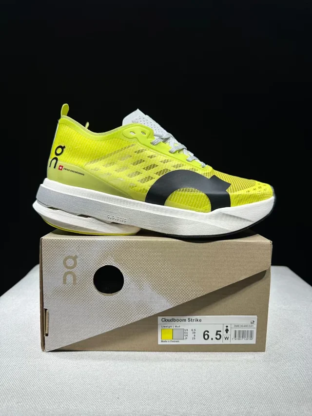 On Sneakers Cloudspike Amplius product detail image 2