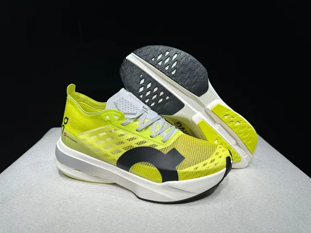 On Sneakers Cloudspike Amplius product detail image 10