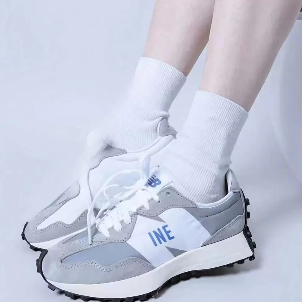New Balance Sneakers 327 Retro image 2