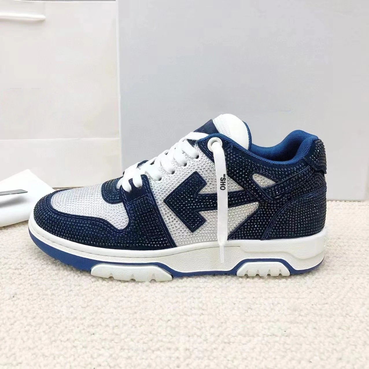 Off-White Sneakers Rhinestone Arrow Low-Top — 2