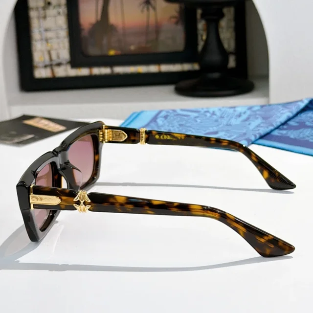 Chrome Hearts Eyewear Oversized square-frame sunglasses with decorative metal temple hardware product detail image 5