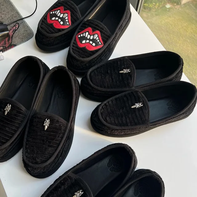 Unbranded Casual Shoes Ribbed Velvet Slip-On with Lip or Dagger Appliqué product detail image 11