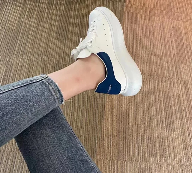 Alexander McQueen Sneakers Oversized low-top product detail image 30