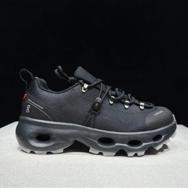 On Sneakers Low-Top Trail with Lugged Sole product image