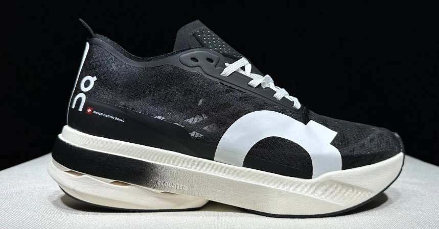 On Sneakers Cloudspike Amplius — 11