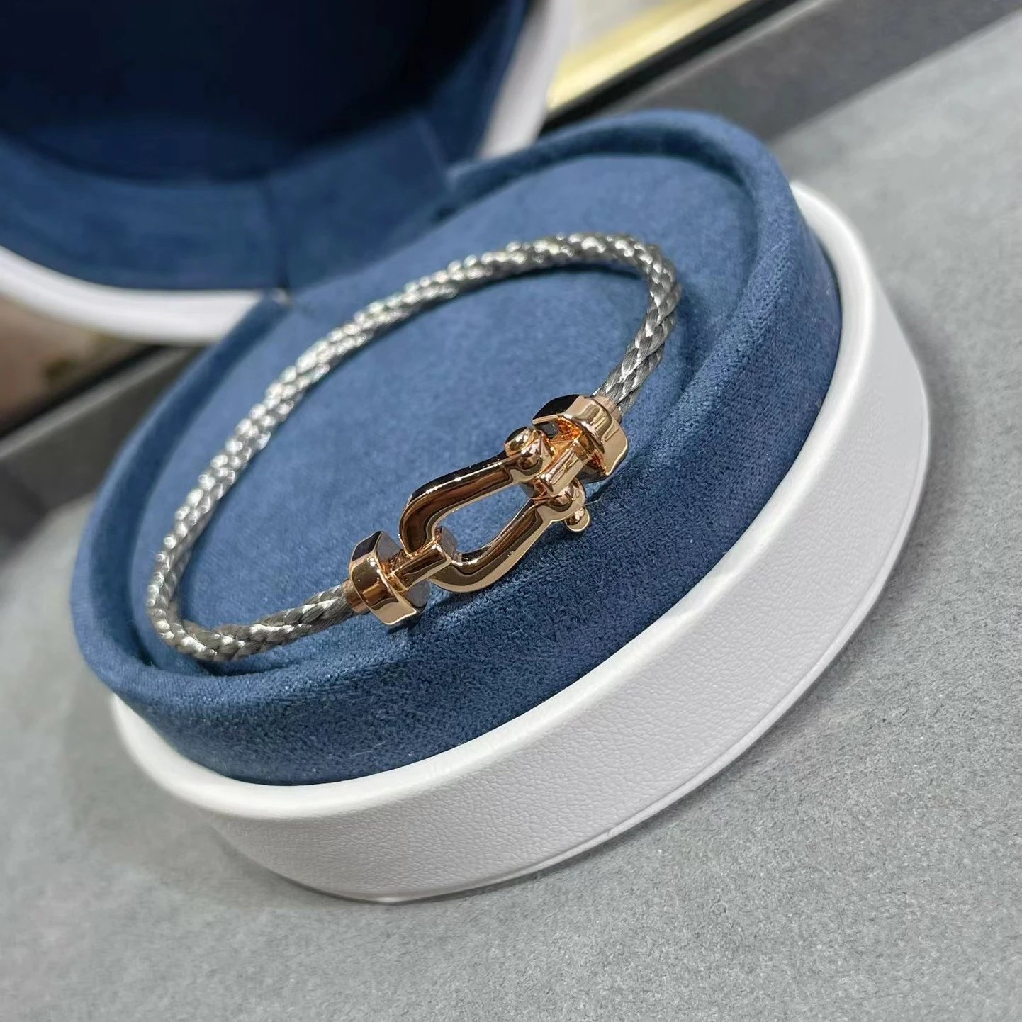 FRED Jewelry Force 10 braided cord buckle bracelet — Medium-sized rose gold polished gray steel cable
