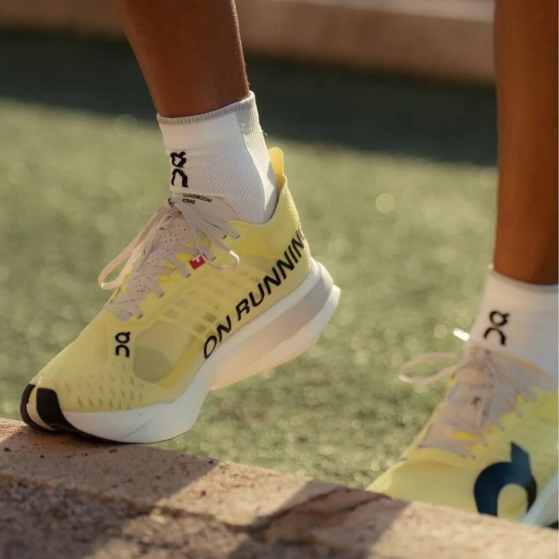 On Sneakers Cloudspike Amplius image 2
