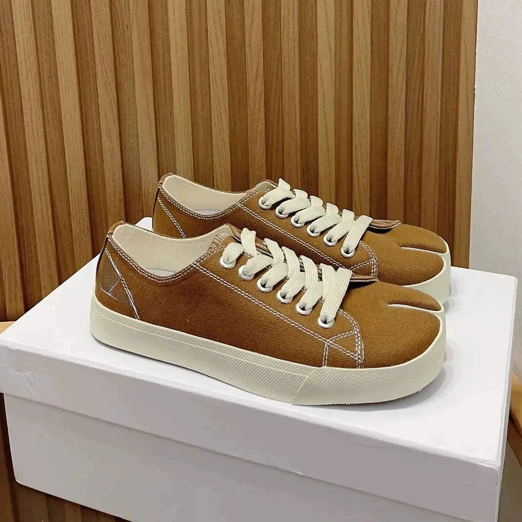 MM6 Maison Margiela Sneakers Tabi Split-Toe Canvas image 2