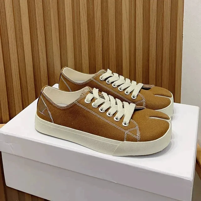 MM6 Maison Margiela Sneakers Tabi Split-Toe Canvas product detail image 8