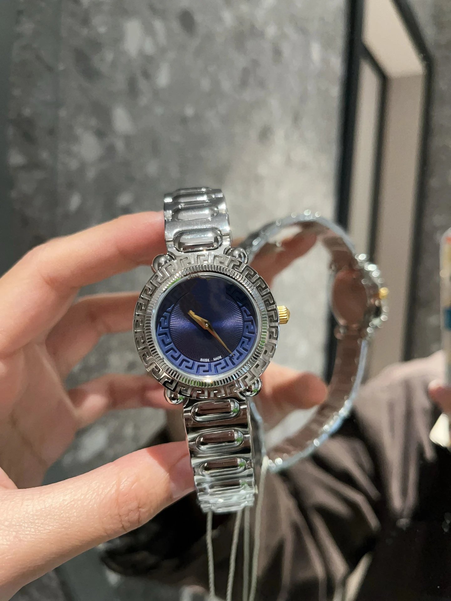 Versace Watches Medusa Motif Greek Key Bezel Metal Bracelet Watch — 6+Counter gift box packaging