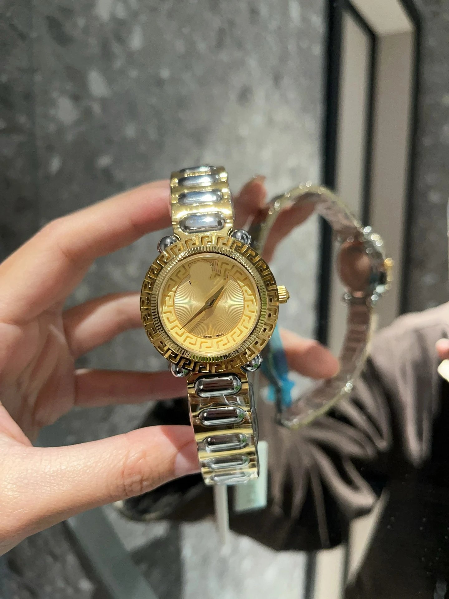 Versace Watches Medusa Motif Greek Key Bezel Metal Bracelet Watch — 17+Counter gift box packaging