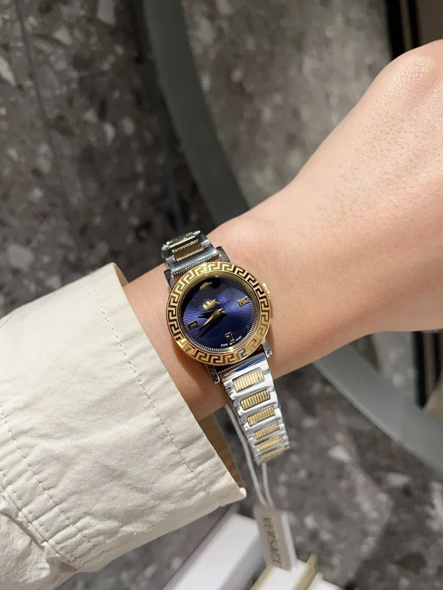 Versace Watches Medusa Motif Greek Key Bezel Metal Bracelet Watch product detail image 14