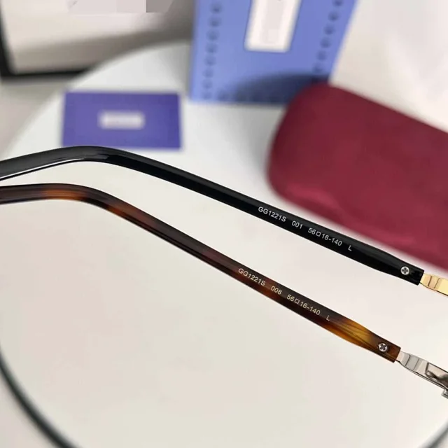 Unbranded Eyewear Rimless rectangular sunglasses with decorative metal temples product detail image 20