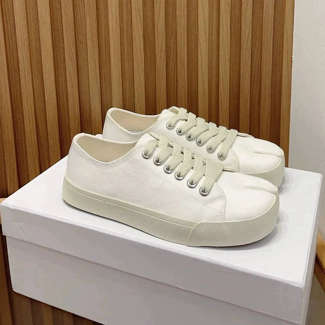 MM6 Maison Margiela Sneakers Tabi Split-Toe Canvas — 12