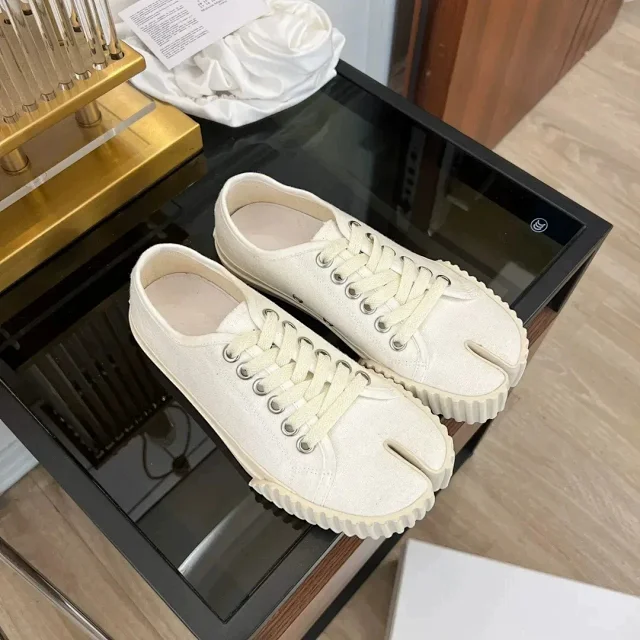 MM6 Maison Margiela Sneakers Tabi Split-Toe Canvas product detail image 5