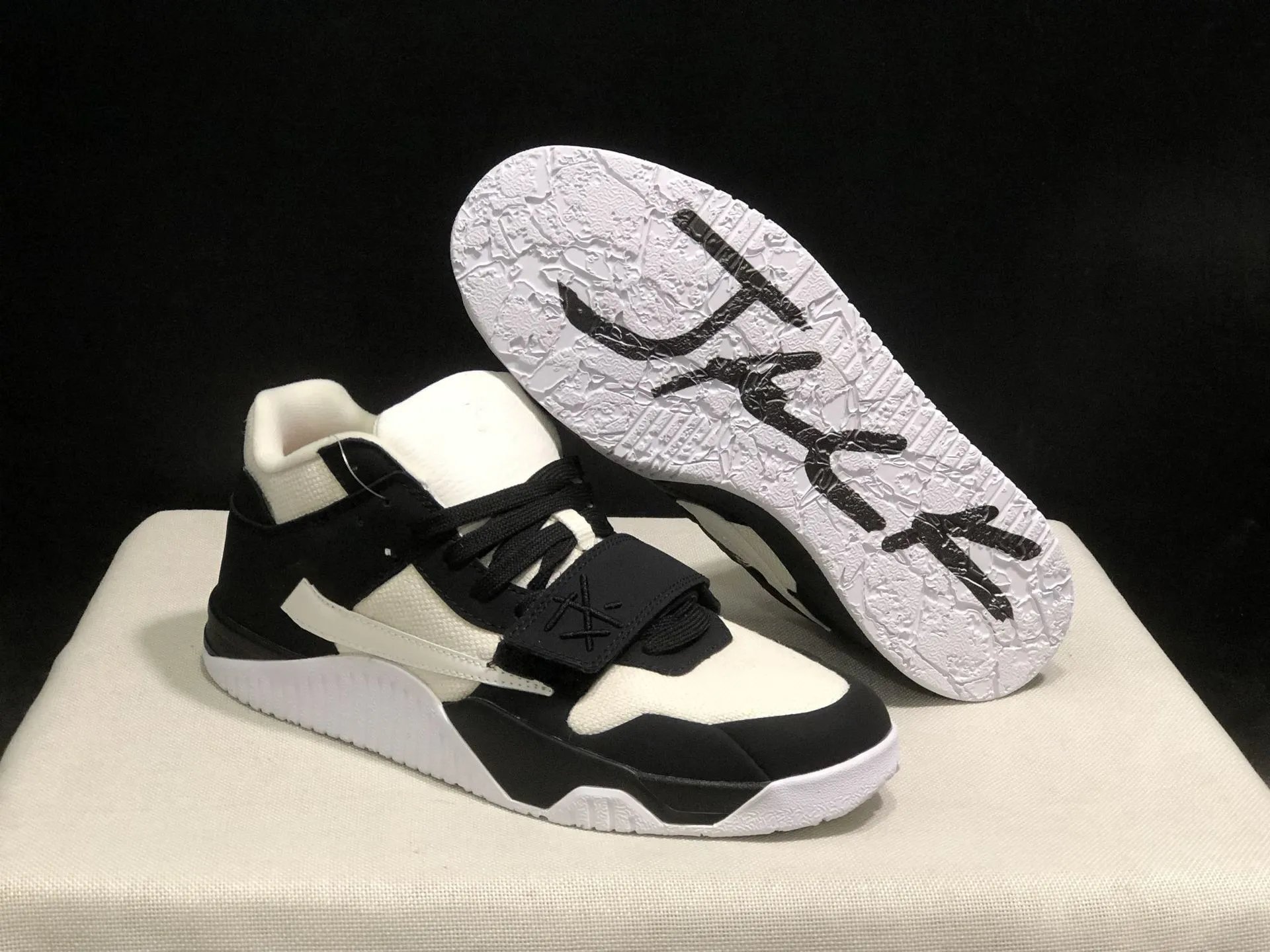 Nike Sneakers Jordan Jumpman Jack TR — Black and white