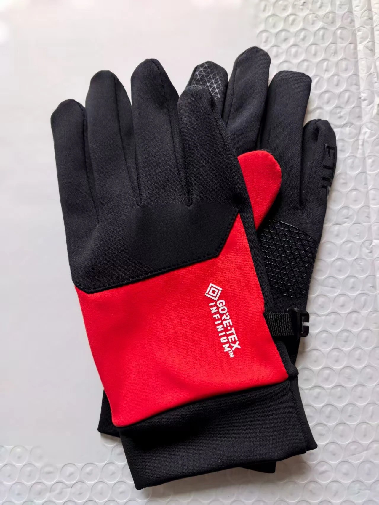 GORE-TEX Gloves INFINIUM touchscreen with non-slip palm grip and adjustable wrist buckle — Orange-red