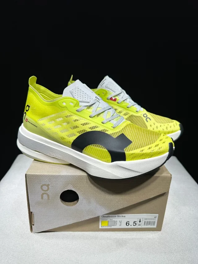 On Sneakers Cloudspike Amplius product detail image 9