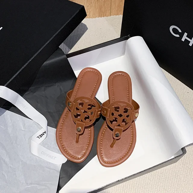 Tory Burch Sandals Double-T Logo Thong Flat product detail image 9