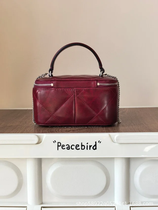 Tory Burch Crossbody Bags Quilted top-handle chain bag with double-zip closure product detail image 25