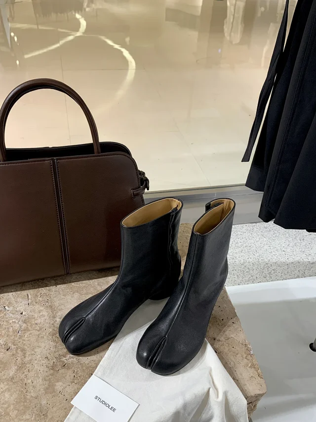 Unbranded Boots Ankle with Split-Toe Design and Block Heel product detail image 2
