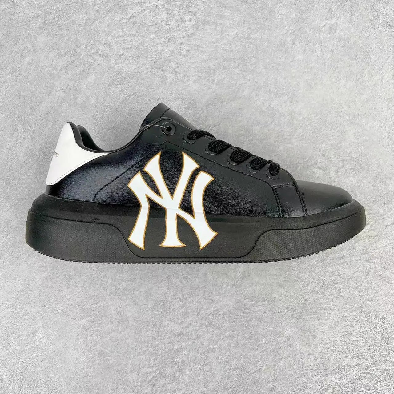 MLB Sneakers Platform lace-up with New York Yankees monogram — Black