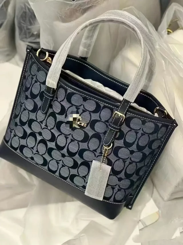 Coach Handbags Tote bag with adjustable shoulder straps product detail image 9