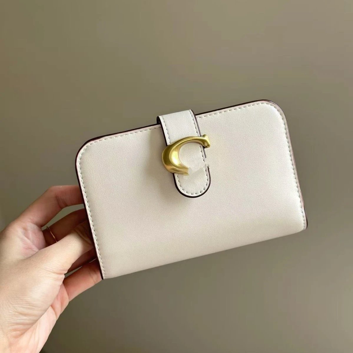 Unbranded Wallets & Card Holders Compact wallet with gold-tone C-shaped buckle image 3