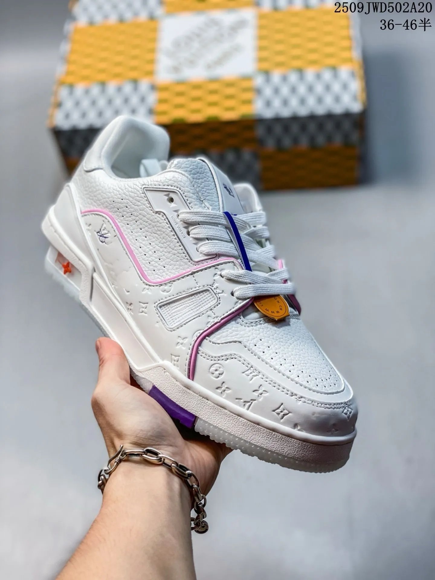 Louis Vuitton Sneakers Low-Top Lace-Up — 30