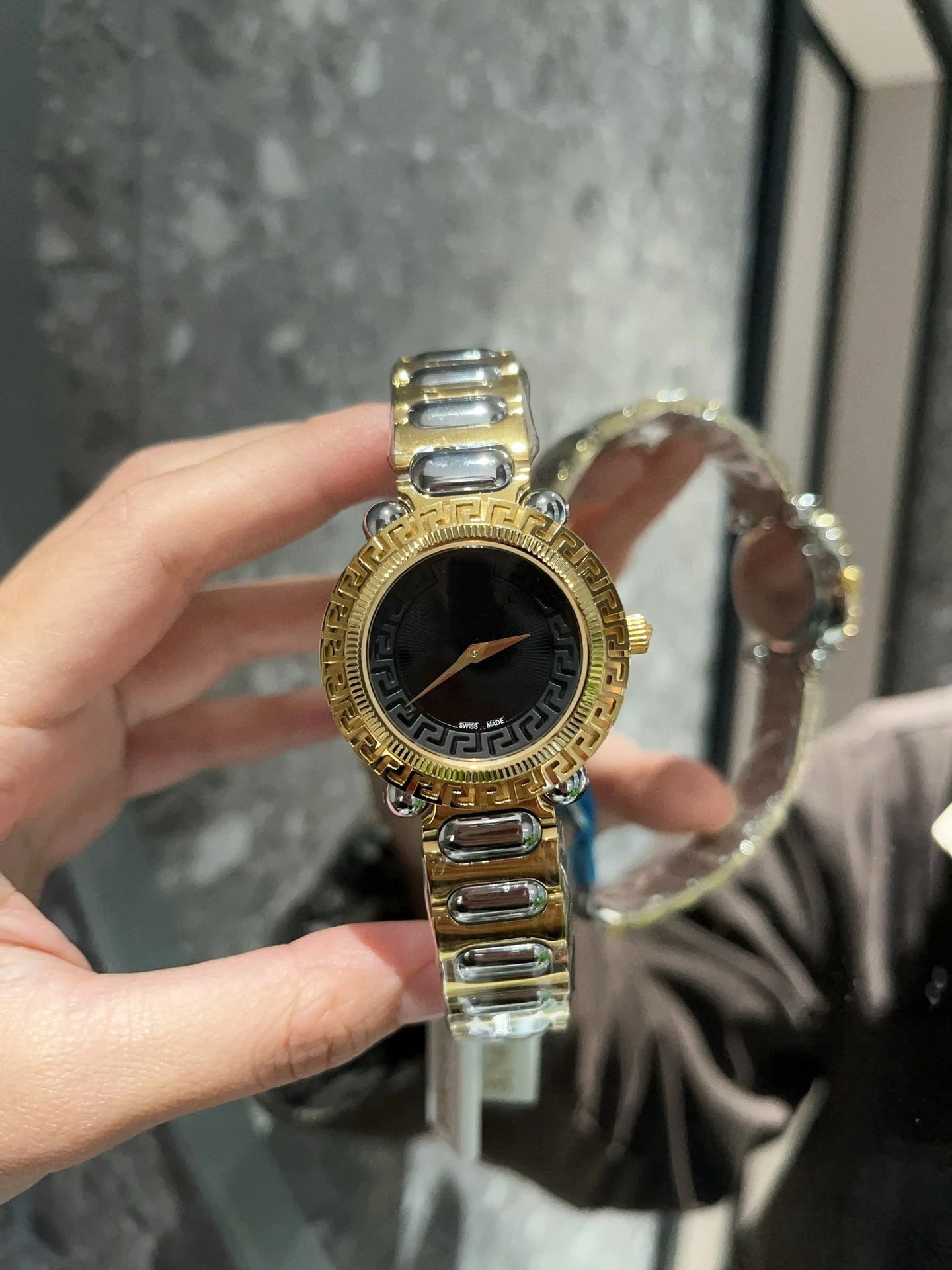 Versace Watches Medusa Motif Greek Key Bezel Metal Bracelet Watch — 24+Counter gift box packaging