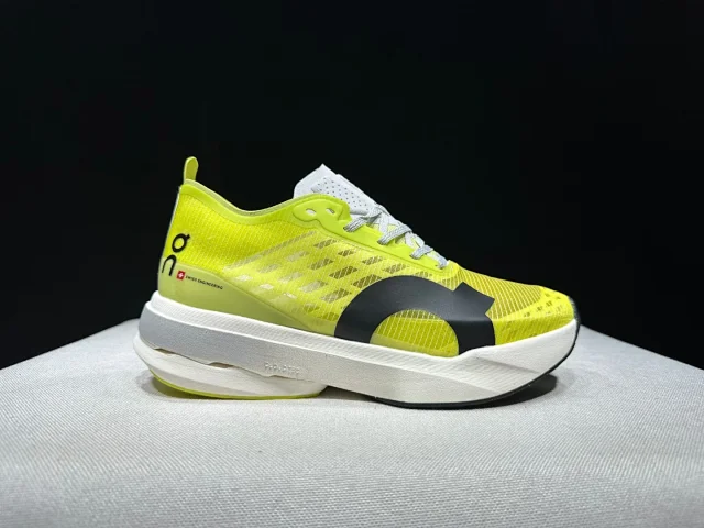 On Sneakers Cloudspike Amplius product detail image 5