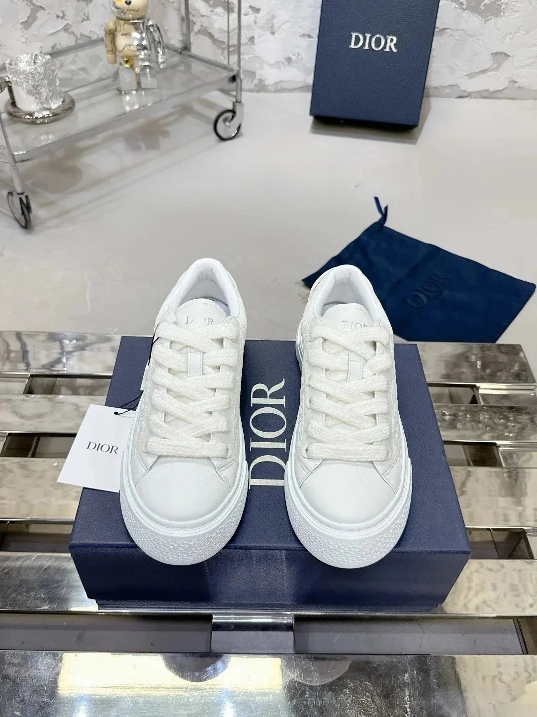 Dior Sneakers B33 low-top lace-up with Oblique panels product image