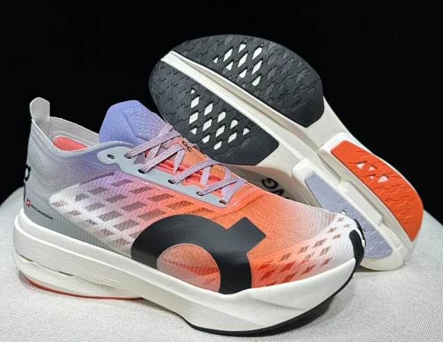 On Sneakers Cloudspike Amplius product detail image 13