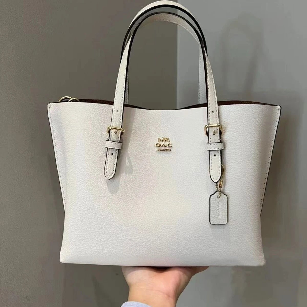 Coach Handbags Tote bag with adjustable shoulder straps image 3