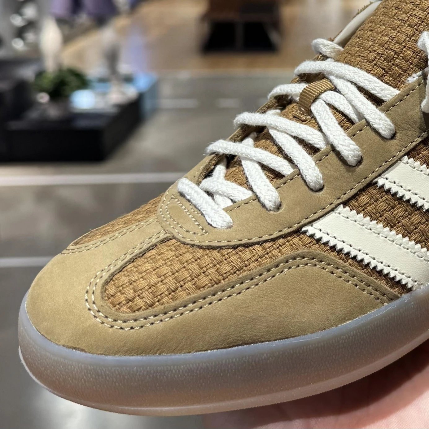 adidas Sneakers Samba low-top with three-stripe side design image 4