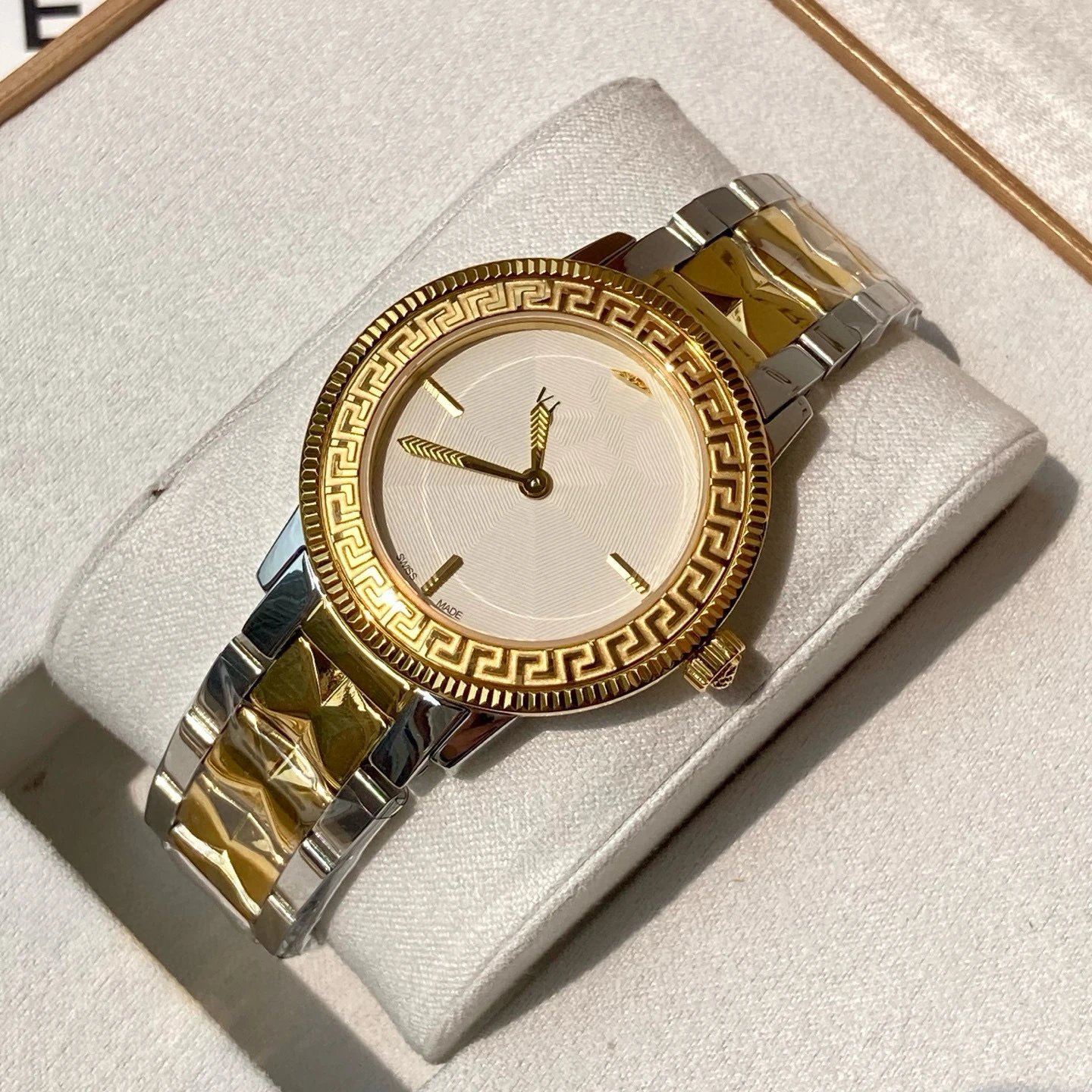 Versace Watches Medusa Motif Greek Key Bezel Metal Bracelet Watch — 15+Counter gift box packaging