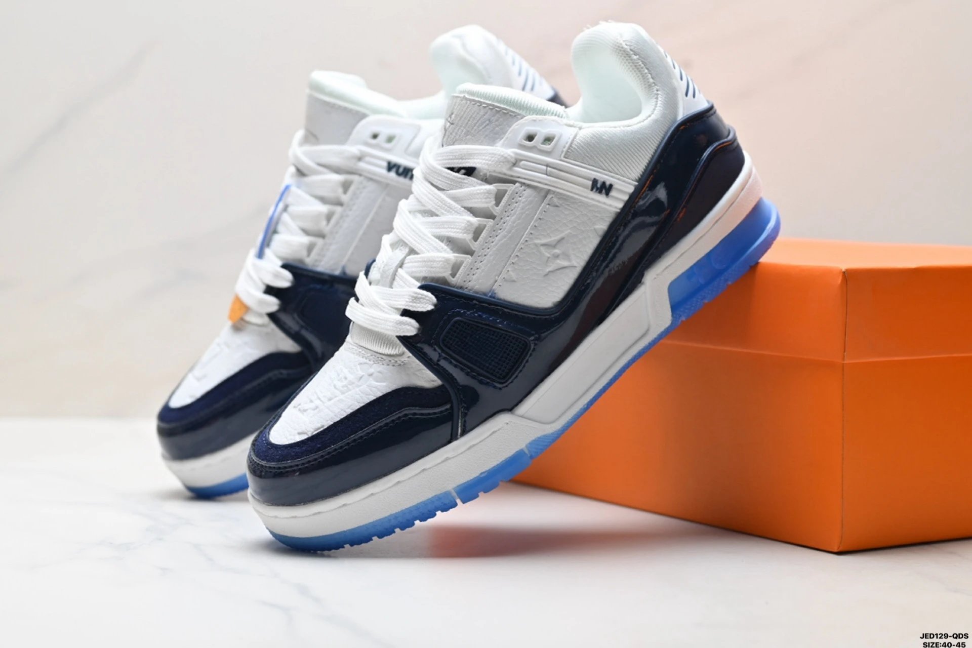 Louis Vuitton Sneakers Low-Top Lace-Up — 16