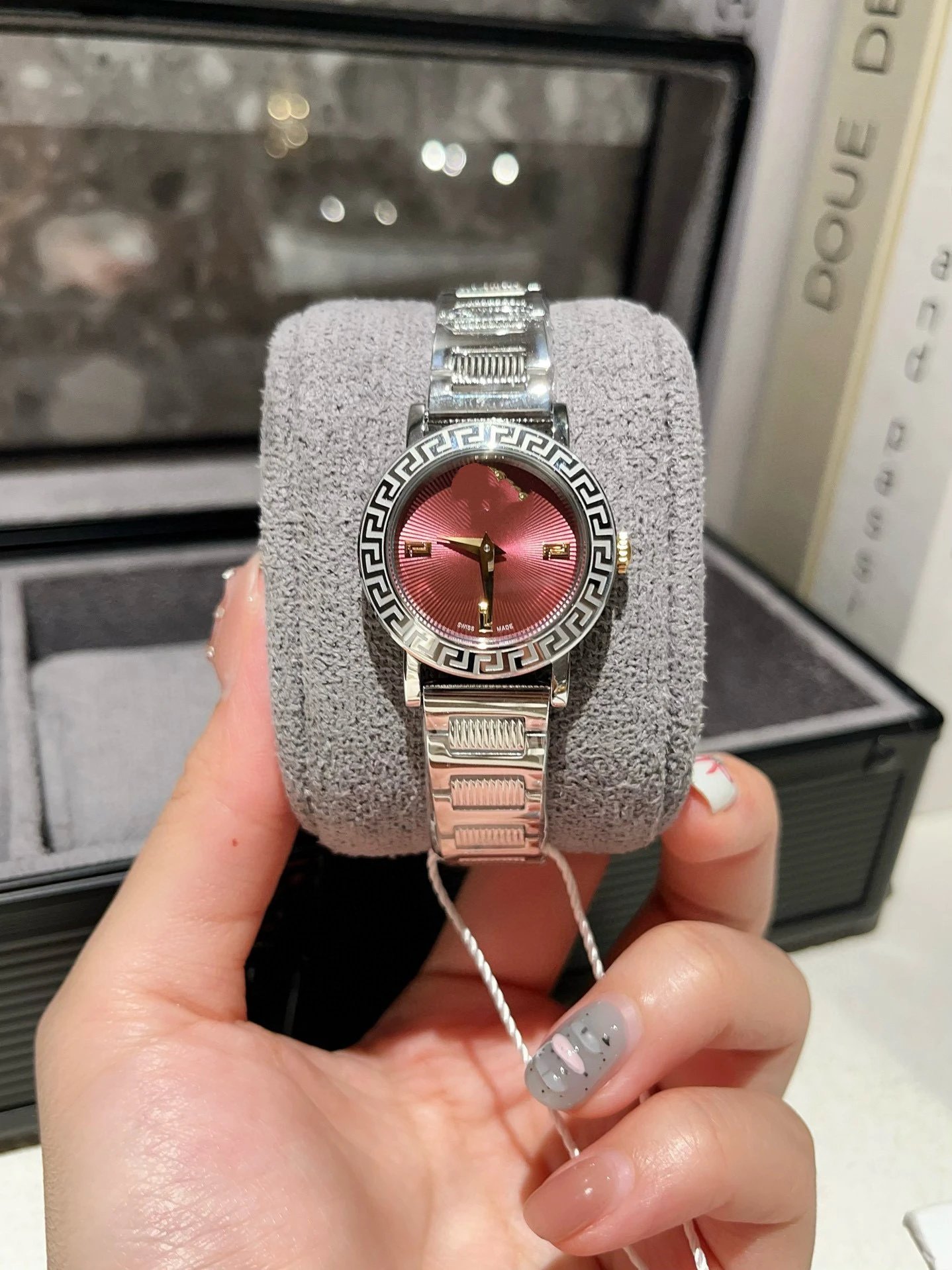 Versace Watches Medusa Motif Greek Key Bezel Metal Bracelet Watch — 18+Counter gift box packaging