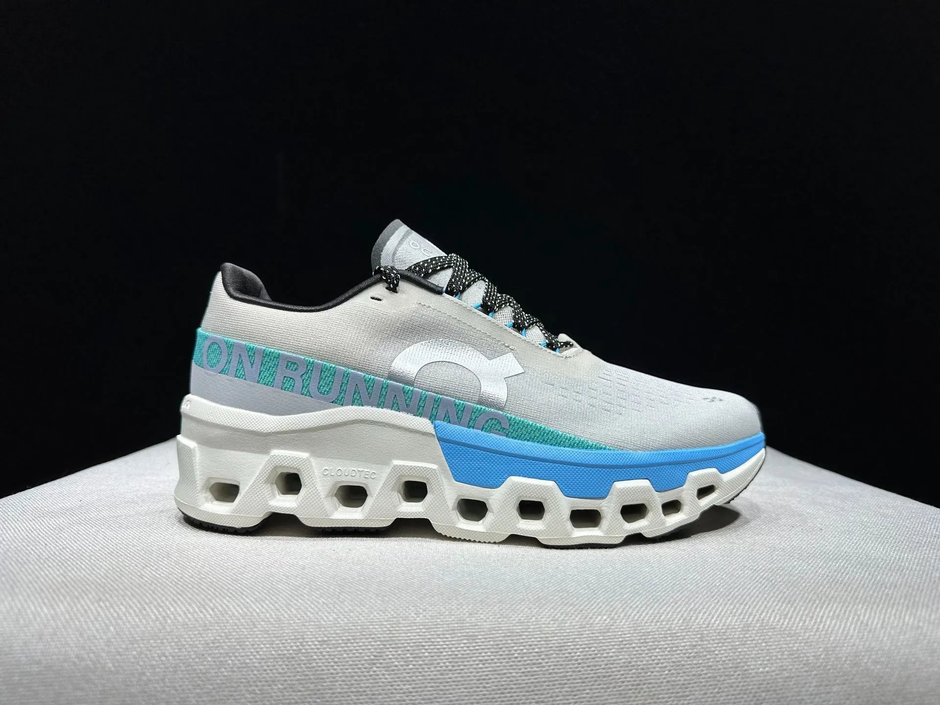 On Sneakers Cloudmonster 2 — Style 8
