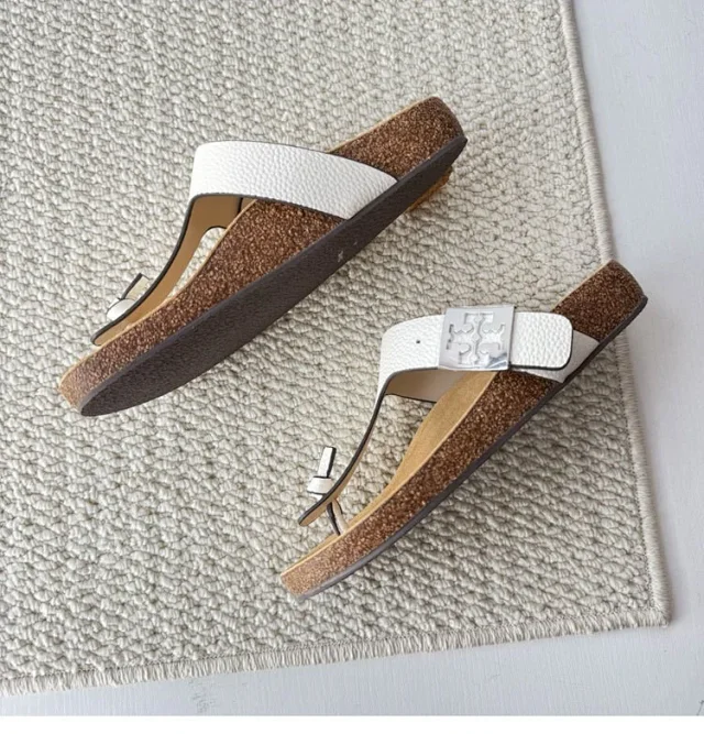 Tory Burch Sandals Buckle Thong product detail image 3