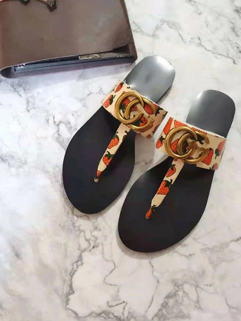 Gucci Sandals Flat thong with Double G hardware — Grass Plum