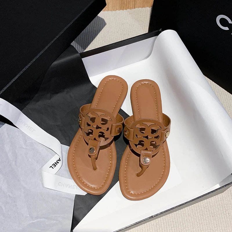 Tory Burch Sandals Double-T Logo Thong Flat — Light brown