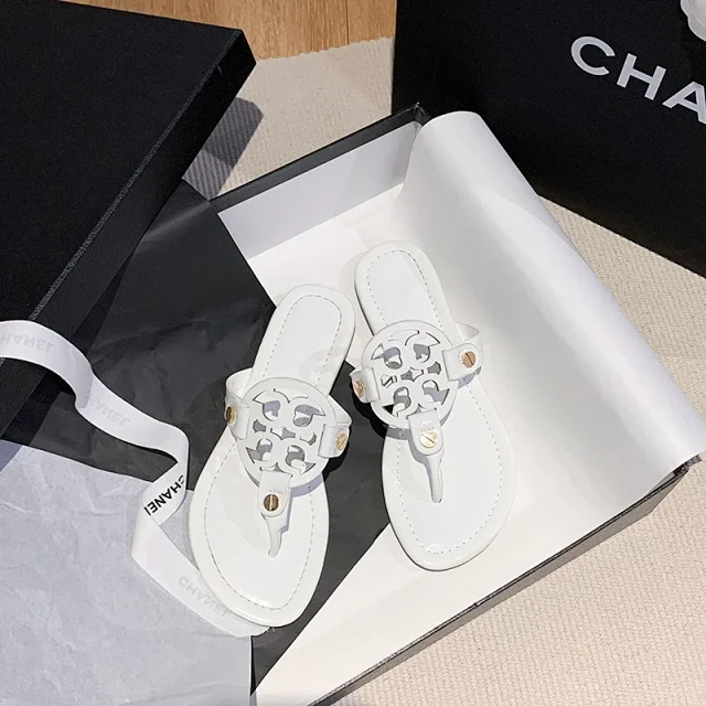 Tory Burch Sandals Double-T Logo Thong Flat product detail image 22